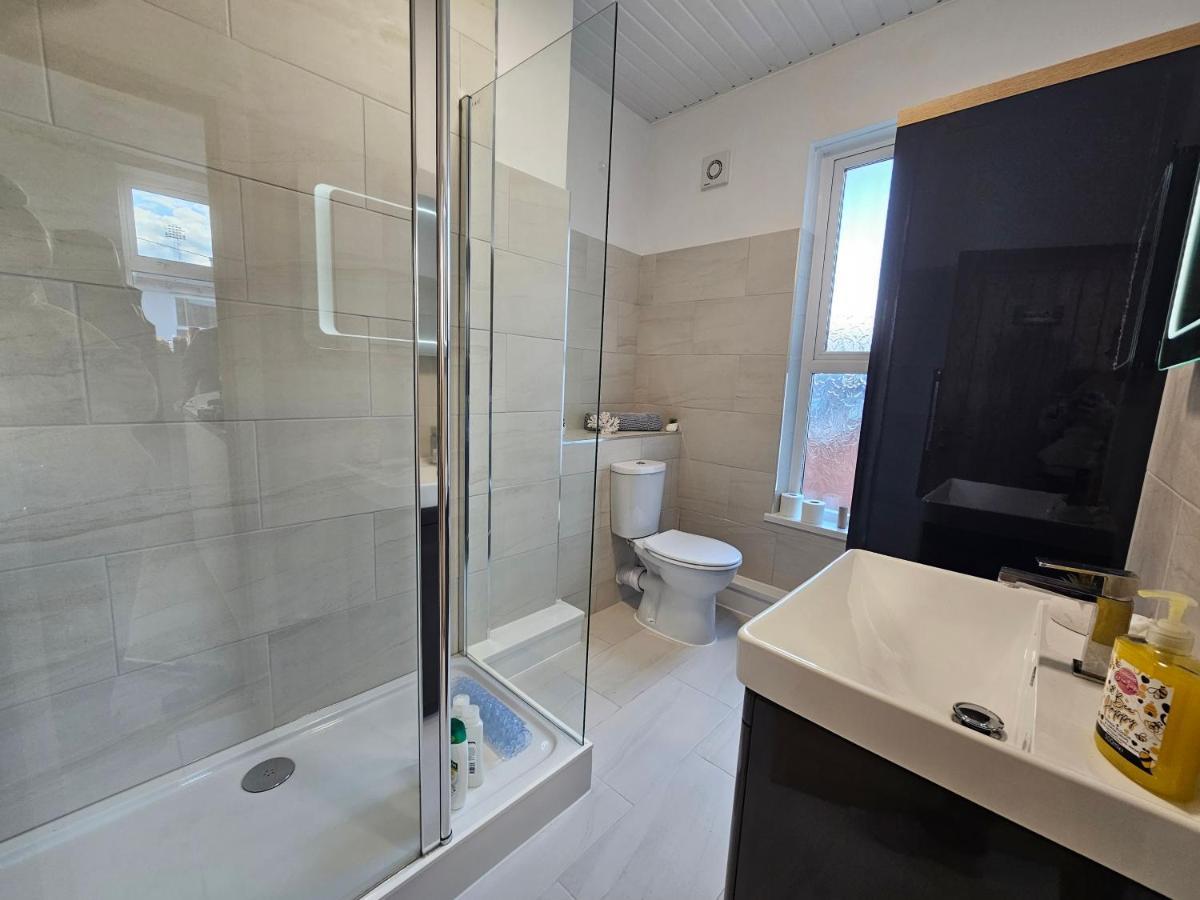 Cozy Corner - 2 Bedroom Apartment Swansea