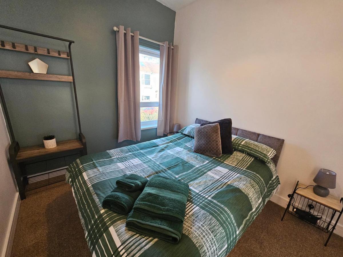 Cozy Corner - 2 Bedroom *